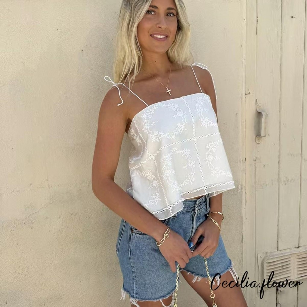 Áo Babydoll Y2K cho phụ nữ với thiết kế spaghetti dây, thêu và chi tiết ruffle peplum, phù hợp mùa hè.