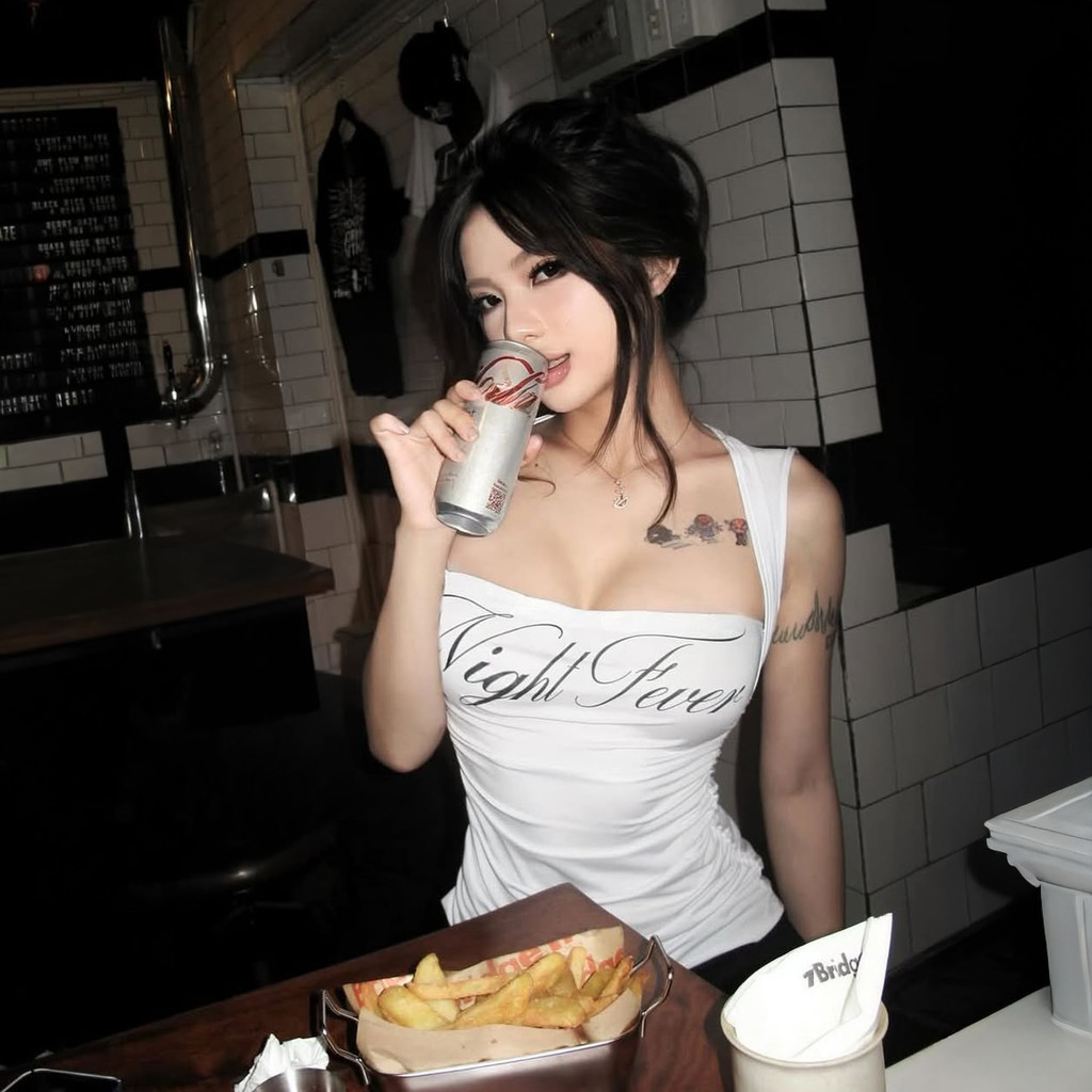 Áo Thun Nữ BABEE Sát Nách Cúp Ngực Nhún Eo In Chữ "Night Fever" Xinh Xắn Ôm Body Cá Tính