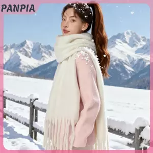 Khăn quàng cổ Cashmere dày, ấm áp, phù hợp mùa thu đông với thiết kế cổ điển và màu sắc trơn, mang lại vẻ ngoài sang trọng.
