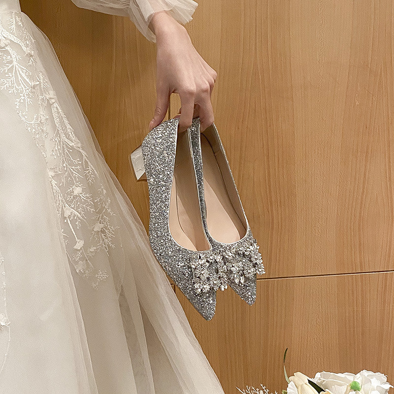 ((Size 30-45) Giày Giữa Gót Bạc Pháp 3cm Nữ Phong Cách Mới Khóa Vuông Giày Cưới Phù Dâu Giày Xiaomim Size Nhỏ 31 32 Size Lớn Plus Giày Rộng Béo 41 43