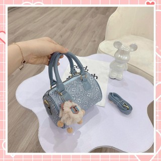 Túi xách nữ túi trống đeo chéo kèm charm bông họa tiết thời trang K310