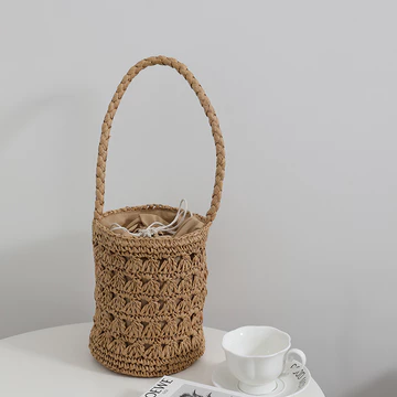 Women's Minimalist Woven Straw Bag