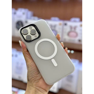 Ốp Lưng Nhám Benks MagClap Lucid Armor 2.0mm Cho iPhone 16/15 Pro Max - Chống Bẩn Mịn Đẹp, Hỗ Trợ Sạc Không Dây Magnetic