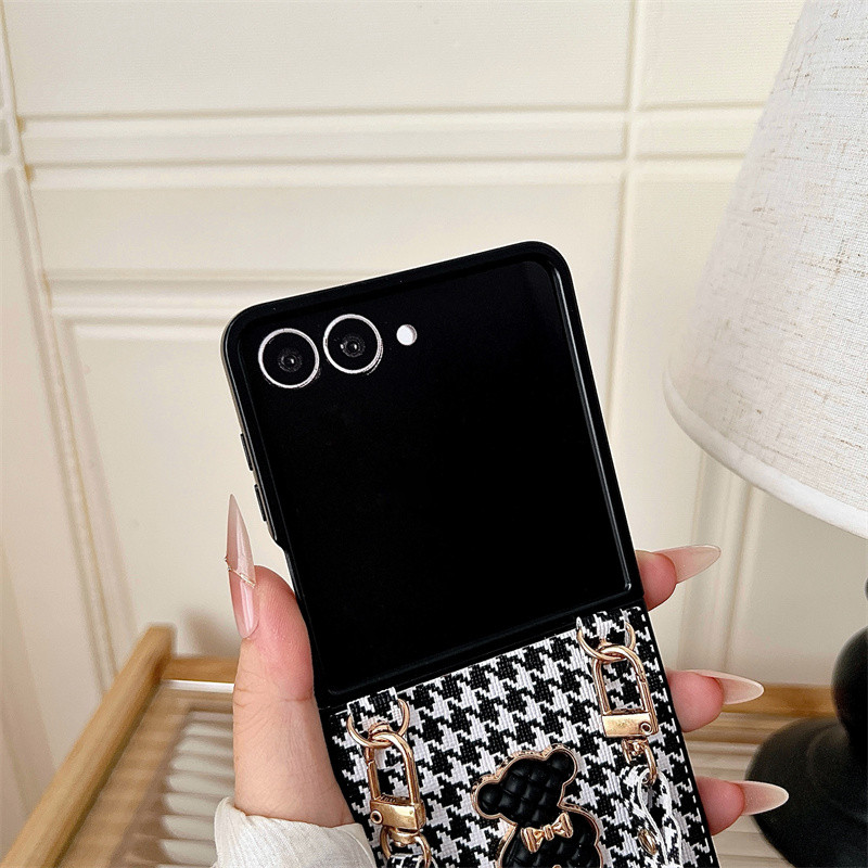 Ốp Điện Thoại Da Gấu Carton Cổ Điển Cho Samsung Galaxy Z Flip 7 Z Flip 6 Z Flip 5 Z Flip 4 / 3 Bao Có Dây Buộc
