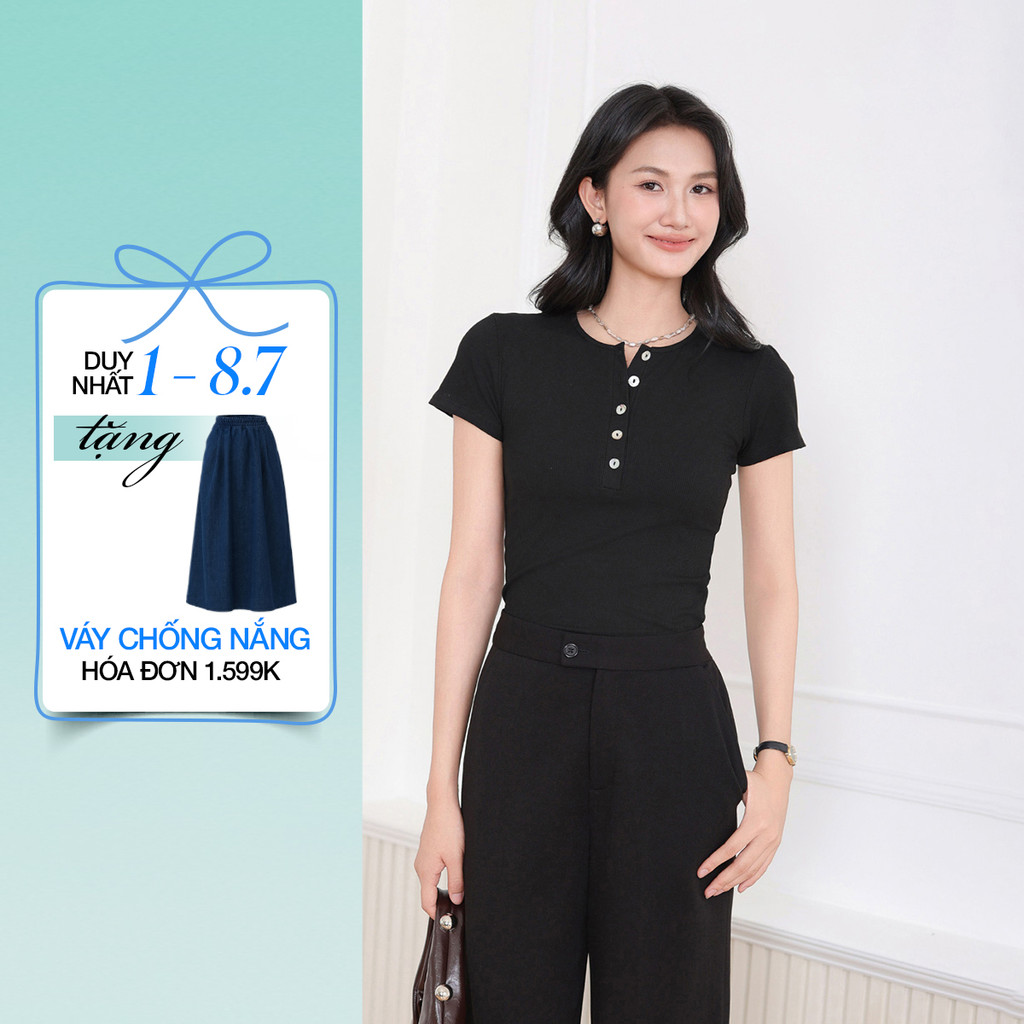 Áo Thun Nữ GUMAC Form Slim Cổ Tròn Đính Nút Xà Cừ Co Giãn Thoải Mái ATF04021