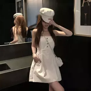 Váy đeo chéo màu trắng nhỏ mùa hè Hot Girl Váy dài chữ A eo hẹp gợi cảm Người nổi tiếng Tính khí mỏng hơn Váy nghỉ mát nữ