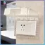 < beartwo > 1PC Vỏ cắm điện chống nước tự dính Hộp bắn tung tóe Hộp bảo vệ công tắc Hộp bảo vệ Đồ dùng phòng tắm Mới