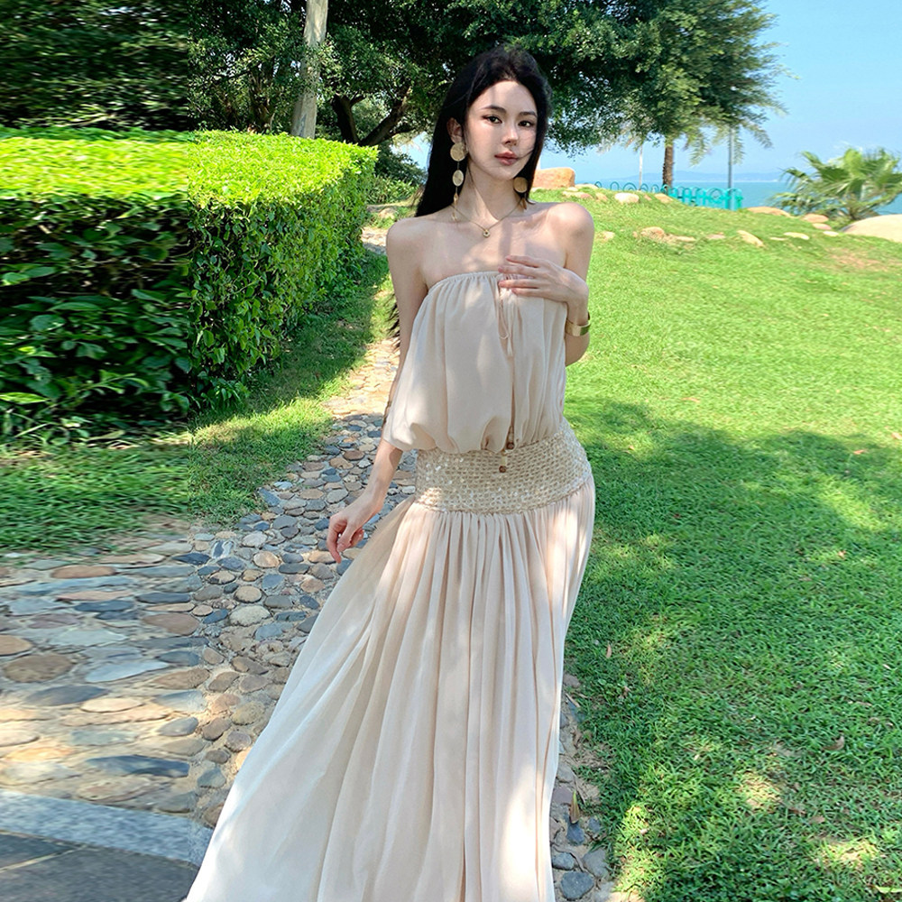 Đầm dạ hội dài đính sequin phong cách nghỉ dưỡng lệch vai xẻ tà quyến rũ sang trọng chuẩn tiểu thư.