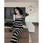 Bộ đồ hai mảnh sọc mùa xuân thu 2026 Bộ đồ một vai Ống Top Dress Phù hợp với áo len Cardigan mỏng Tính khí mỏng hơn Bộ đồ dài vừa phải dành cho nữ