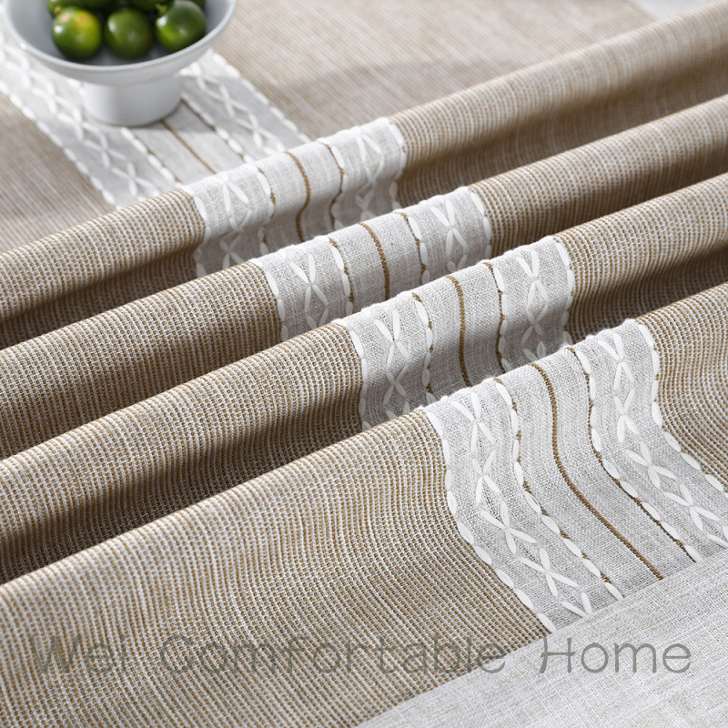 Bàn cà phê hiện đại kết hợp với khăn trải bàn đơn giản bằng vải cotton và vải phủ chống bụi
