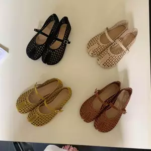 TT Rỗng Dệt Dép Nữ Đế Bằng Khóa Dây Đeo Lưới Thoáng Khí Phù Hợp Với Sang Trọng Chia Ngón Chân Giày Đơn