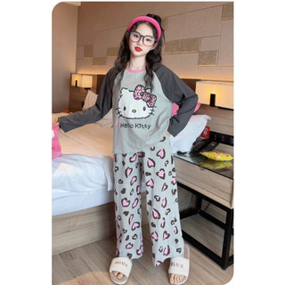 Bộ đồ ngủ bé gái Hello Kitty – Tay dài cổ tròn, họa tiết báo hồng dễ thương, mặc mùa xuân thu