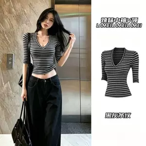 Áo thun nữ cổ chữ V sọc đen màu xám đen dành cho nữ mùa hè Phong cách mới Slim-fit Slimmer Look Nar
