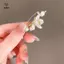 Trâm cài hoa nhài xanh tính khí cổ điển dành cho nữ trồng hoa ngọc trai Corsage chống lộ Phụ kiện Pin Quà tặng trang sức [Mina]