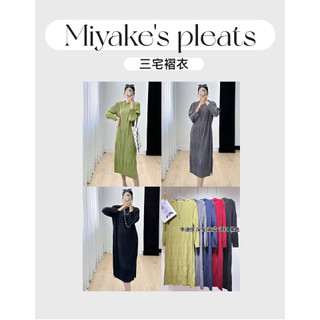 Đầm Miyake dáng thẳng, drap ôm, thiết kế đơn giản và thời trang với chi tiết xếp ly