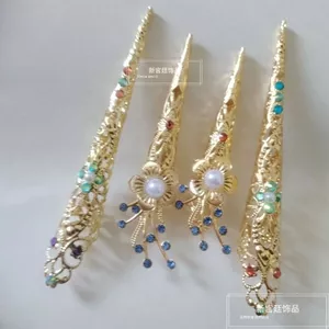 Phong Cách Cung Điện Đeo Móng Tay Bao Bọc Móng Tay Vỏ Giáp Dày Zhen Yan Chuan Cùng Phong Cách Đầu Cờ Phù Hợp Với Hiệu Suất Tính Khí Cung Điện Đầm 2026-7-2