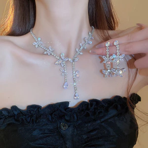 Trang sức cao cấp zircon với họa tiết cánh bướm tua rua - Bộ khuyên tai và dây chuyền sang trọng