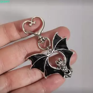 QEARY Túi Charm, Hợp Kim Đen Halloween Bat Móc Khóa, Phong Cách Retro Hình Trái Tim Nhẹ Mùa Xuân Khóa Gothic Móc Khóa Trang Trí Tiệc