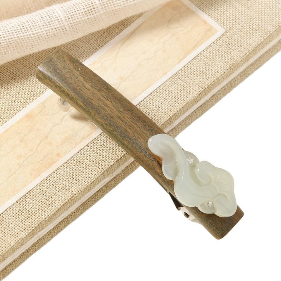 Kẹp tóc gỗ đàn hương độc đáo, phù hợp làm quà tặng cho nàng yêu vẻ đẹp tự nhiên