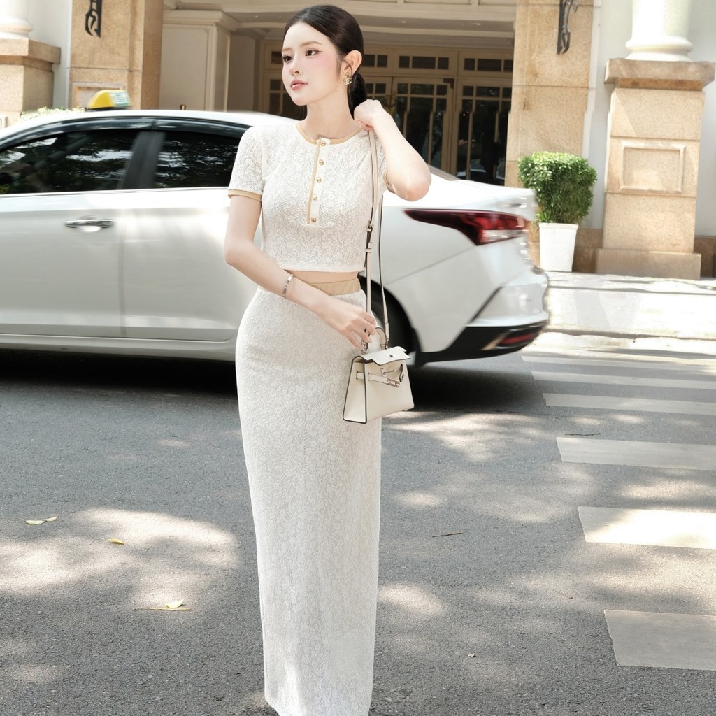 Set áo croptop KHIẾT viền nâu khuy vàng phối chân váy ren thun suông dài thanh lịch KS391