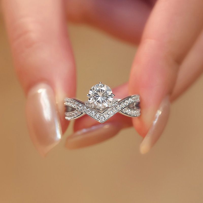 Moissanite Wedding Ring by 缘来饰你饰品