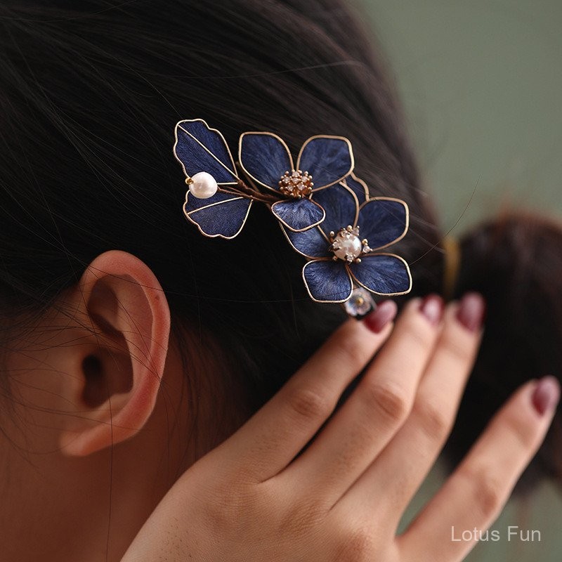 Kẹp tóc phong cách Trung Hoa retro, lụa nhung hoa, gỗ đàn hương hình chữ U, màu xanh hải quân, phù hợp cho kiểu tóc hàng ngày