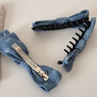 Kẹp Tóc Cao Cấp Style Hàn Quốc - Denim Màu Xanh Với Nơ Chuối In Họa Tiết, Phù Hợp Cho Duổi Ngựa Đứng