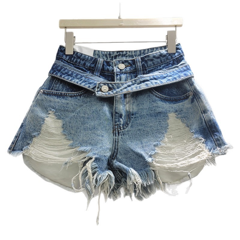 Quần short denim rách phai màu nữ, thiết kế ôm vừa vặn, phù hợp xu hướng Hàn Quốc