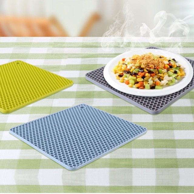 Miếng lót, tấm lót nồi silicone cách nhiệt chịu nhiệt [Dày 6mm], lót ly, lót nồi cơm chống trượt hình vuông tổ ong -THEA