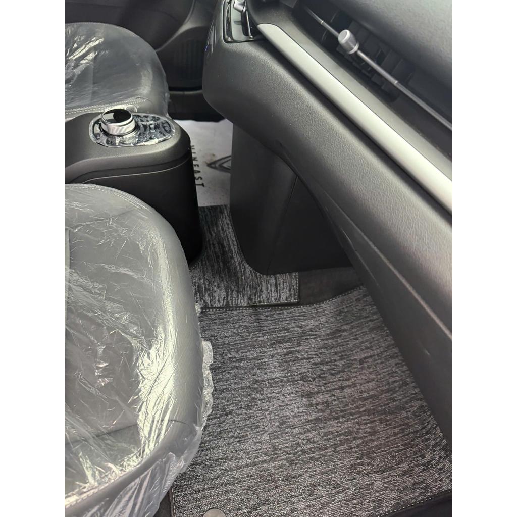 Thảm cước xe VF3, VF5, VF6, VF7, VF8, VF9, VFe34, fadil, lux A, limo green cắt sẵn và may bo viền được bấm khuy cẩn thận