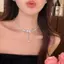Mặt dây chuyền ngọc trai nơ với kim cương giả sang trọng, phù hợp làm phụ kiện trang sức dự tiệc hoặc quà tặng cho nữ