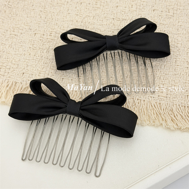 Lược chải tóc nơ đen đơn giản