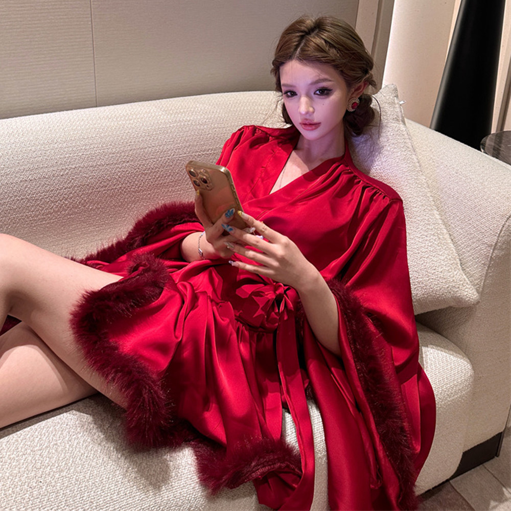 Đầm lụa sang chảnh phối lông thỏ