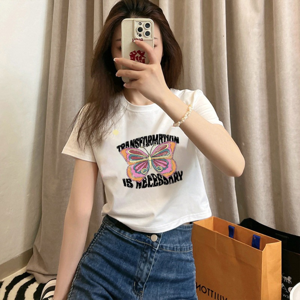 Chiếc áo croptop dễ thương dành cho bé gái này được làm từ chất liệu cao cấp.