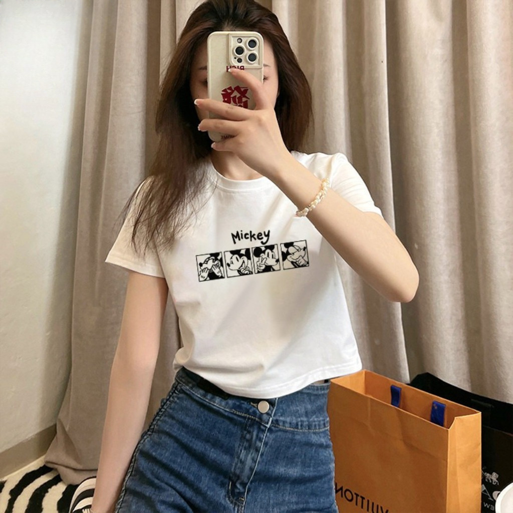 Áo thun croptop nữ này có thiết kế chất lượng cao và chất liệu thoải mái, thoáng khí.