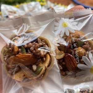 500Grm Bánh Hoa Mai được kết hợp hạt điều, hạnh nhân, bí, lứt - Dùng ăn kiêng ăn chay bao thơm ngon mới