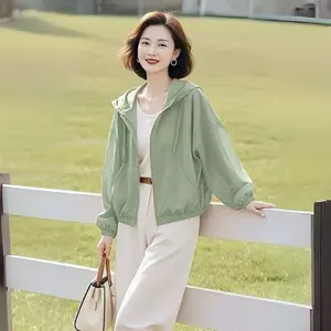 Áo khoác chống nắng có mũ trùm đầu, thiết kế mỏng nhẹ bảo vệ khỏi tia UV