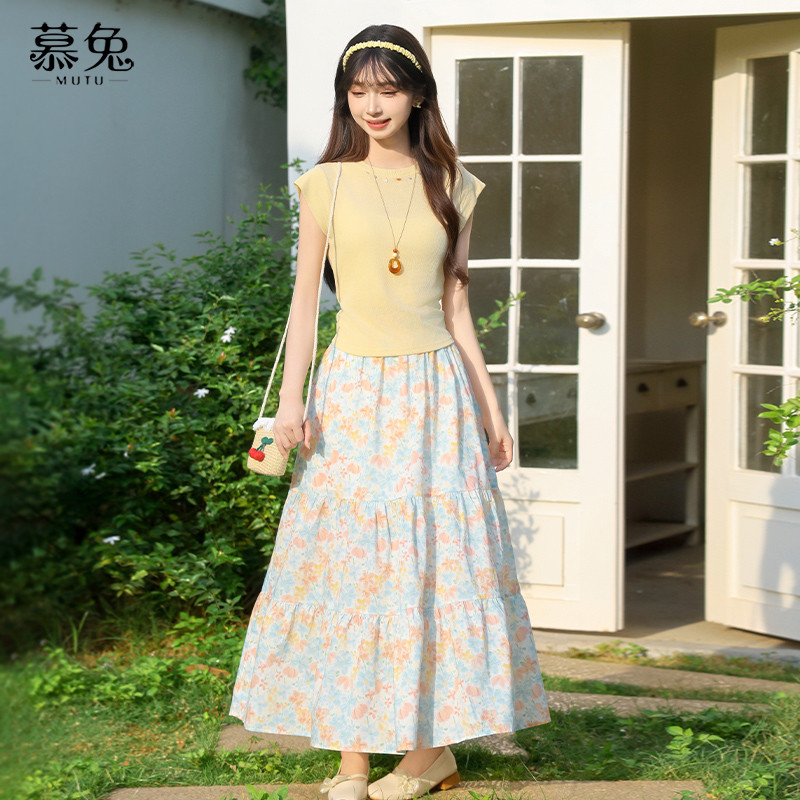 Mutu Ao Thun liền Váy Hoa Hai Mảnh, Style Mới cho Mùa Hè 2026
