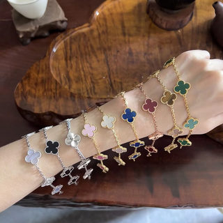 Vòng tay nữ Clover Onyx phong cách mới, sang trọng với thiết kế tinh tế - Quà tặng hoàn hảo cho bạn gái