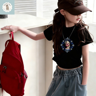 Chiếc áo thun cổ tròn giản dị đáng yêu này có thiết kế hình công chúa Elsa của Disney và rất phù hợp cho các bé gái.