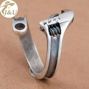 Ju Cờ lê kim loại điều chỉnh được, phong cách retro hip-hop nam, phù hợp làm trang sức hay quà tặng