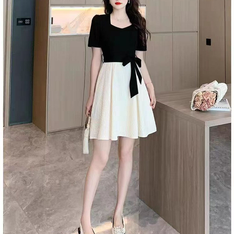 Đầm A-Line Cổ Vuông ,phong cách cổ điển,ôm eo tôn dáng,đi làm, đi chơi đều đẹp
