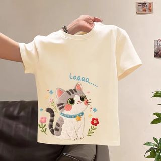 Áo thun cổ tròn in hình mèo hoạt hình，được thiết kế dành riêng cho bé gái，thoải mái và năng động，thể hiện phong cách Mỹ