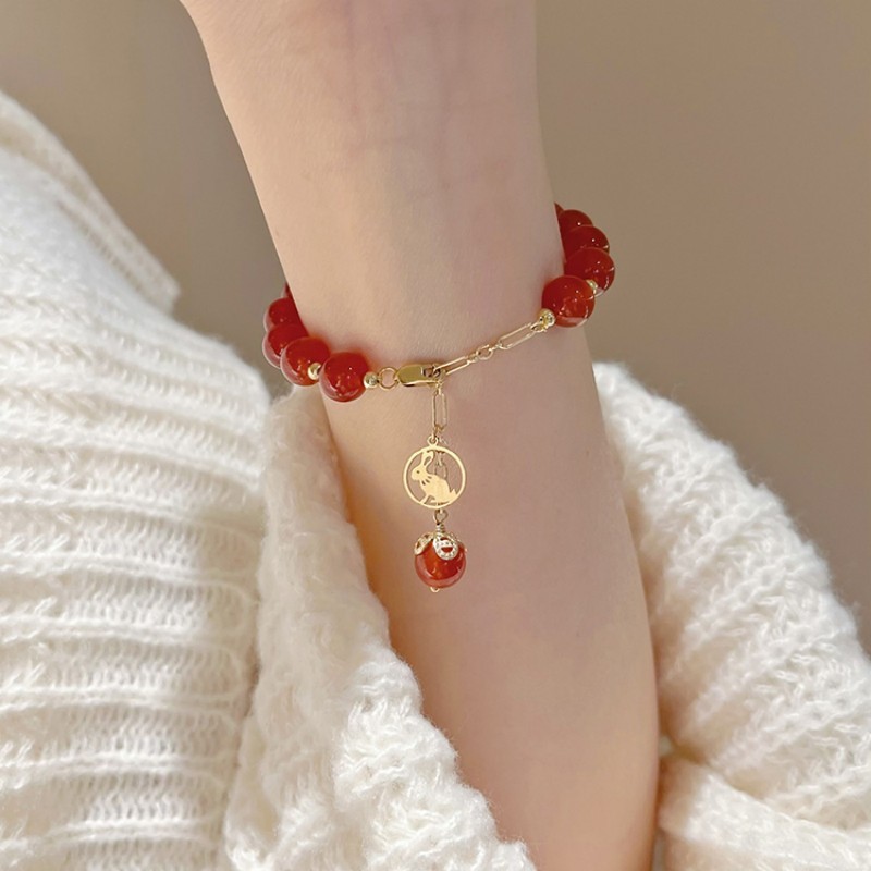 Vòng tay thỏ mã não đỏ thời trang dành cho nữ