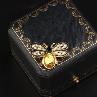 Hộp quà PE | Little Bee Crystal Trâm Cài Cao Cấp Phù Hợp Với Corsage Chống chói Khăn Lụa Khóa