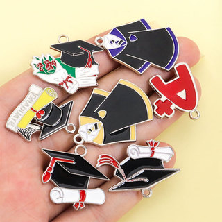 10 chiếc Áo choàng cử nhân mùa tốt nghiệp / Mũ cử nhân / Văn bằng / Thiết kế bó hoa Bùa hợp kim dầu nhỏ giọt cho móc khóa vòng cổ DIY - Quà lưu niệm khởi đầu đi học và tốt nghiệp