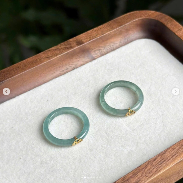 NHẪN LAM NGỌC BỌC SEN VÀNG 10K