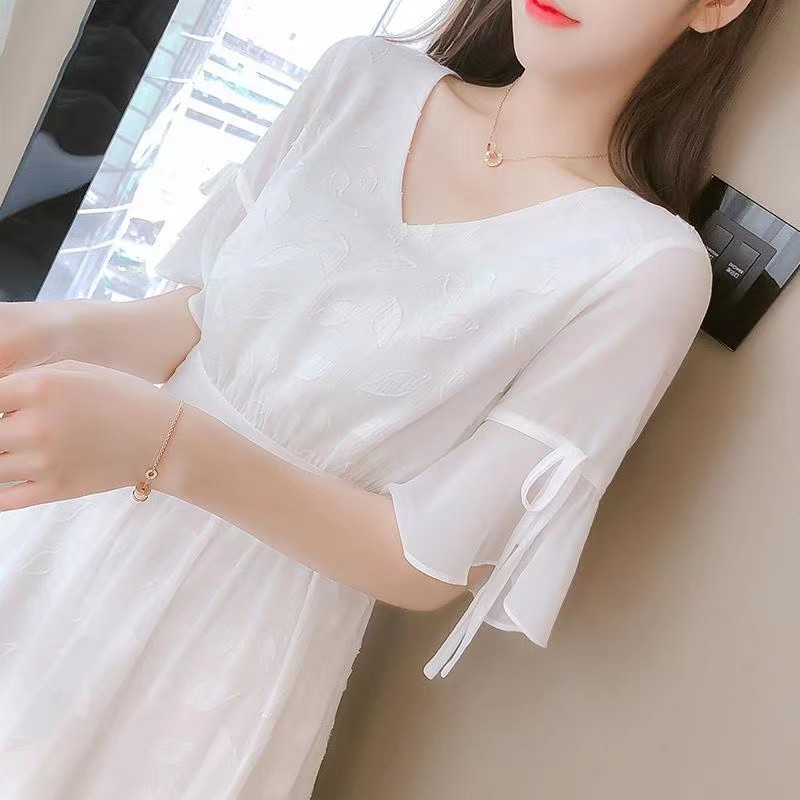 Váy voan trắng kiểu Pháp, mẫu mới mùa hè, mang đến vẻ tươi tắn và thanh lịch, giúp dáng người nhỏ nhắn trông cao hơn