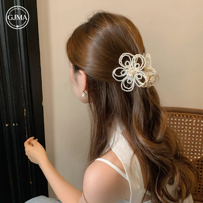 Kẹp móng vuốt ngọc trai giả màu be, phù hợp cho nữ, tạo kiểu tóc nửa đầu sang trọng