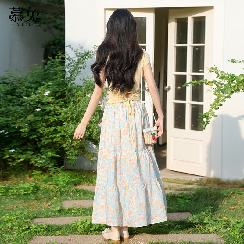 Mutu Ao Thun liền Váy Hoa Hai Mảnh, Style Mới cho Mùa Hè 2026